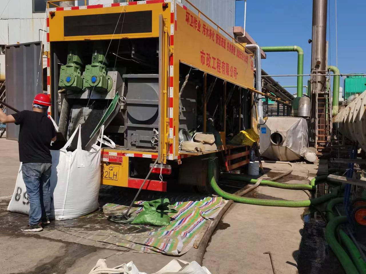 崆峒淤泥压干处理